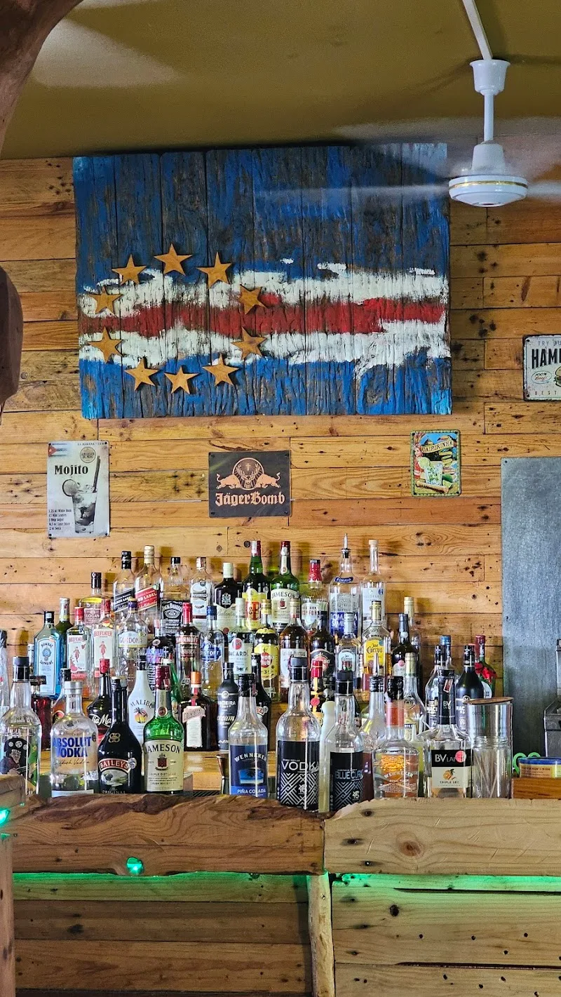 Saloon Snack Bar 4