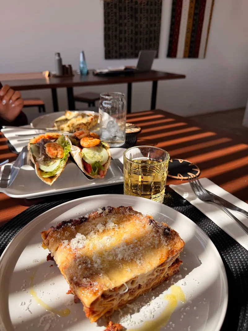 Mornas restaurant 2
