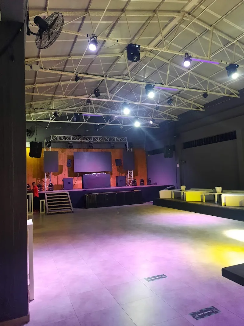 Warehouse - Sigui Sabura 4