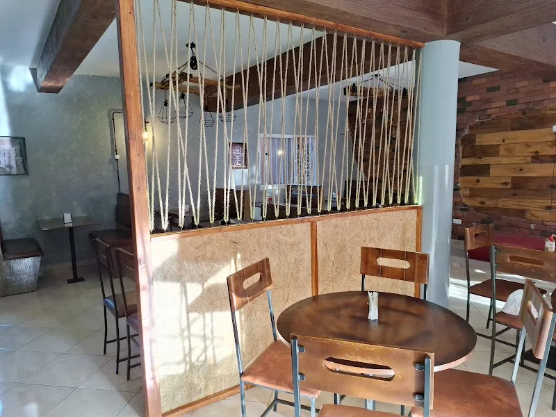 Rusticus Lounge Bar & Fast Food 4