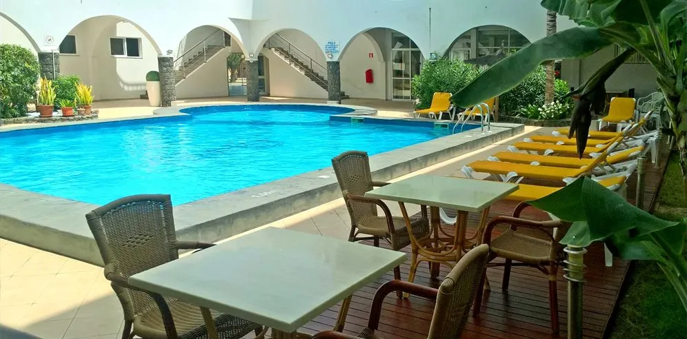 Pool Bar Di Mar 3